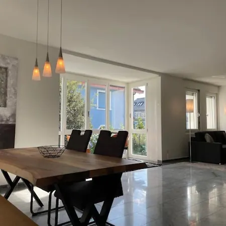 Amazing 2 Bedroom Flat: Specious And 公寓