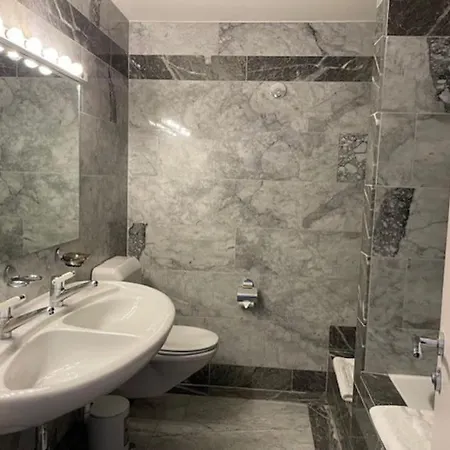 Amazing 2 Bedroom Flat: Specious And