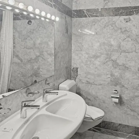 Amazing 2 Bedroom Flat: Specious And