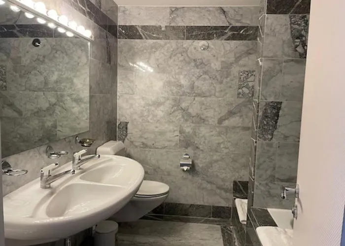 Amazing 2 Bedroom Flat: Specious And