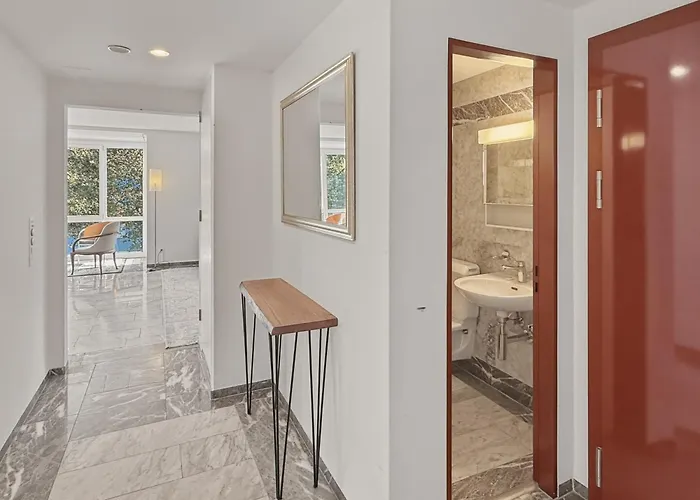 Amazing 2 Bedroom Flat: Specious And 아파트