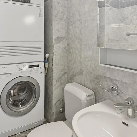 Amazing 2 Bedroom Flat: Specious And Zurigo