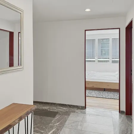 Amazing 2 Bedroom Flat: Specious And Zürich